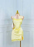 Vestido Corto Satinado con Encaje